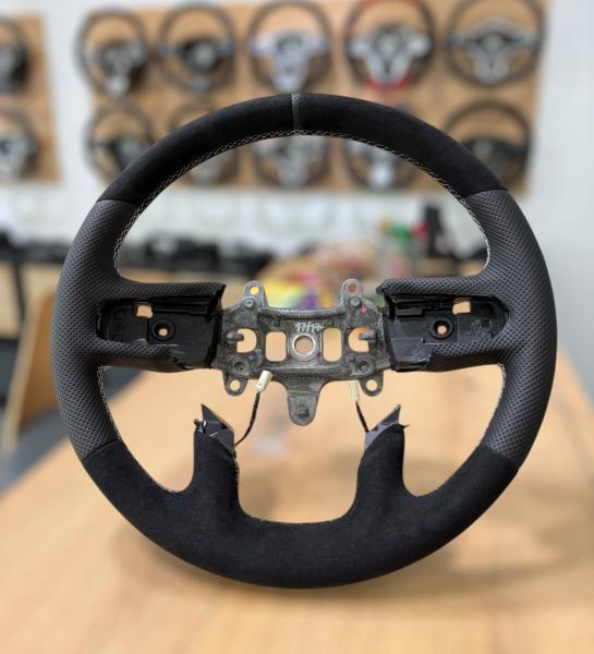 Dodge RAM 1500 TRX Lenkrad neu beziehen